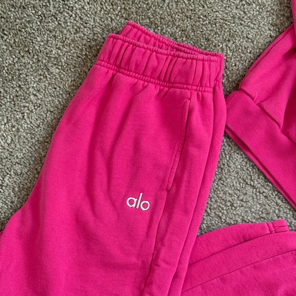 Alo - Accolade Set - Watermelon Pink - Picture 3 of 3